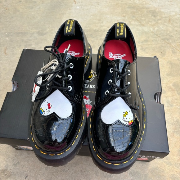 Dr. Martens Shoes - Dr Martens X Hello Kitty 1461 Quad Sole Shoe Black Smooth Patent Leather US 7